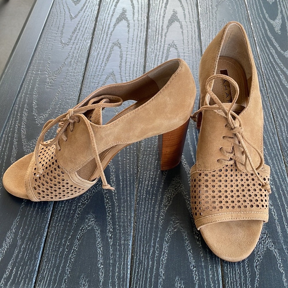 Tahari Megyn Tan Suede Perforated Tie Up Heels in Fawn Size 7.5